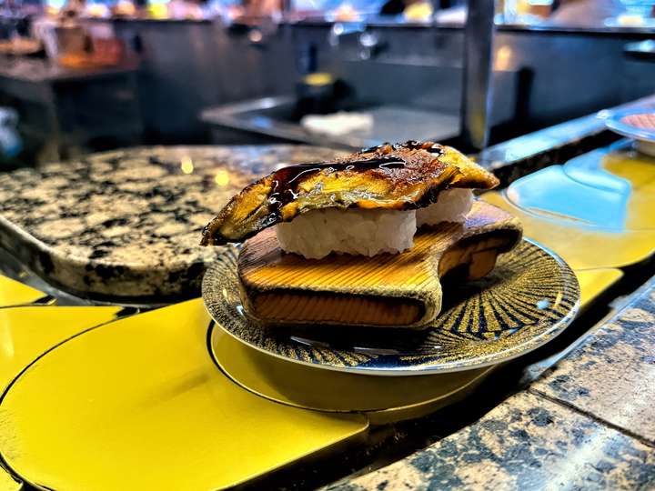 More sushi on the conveyor belt